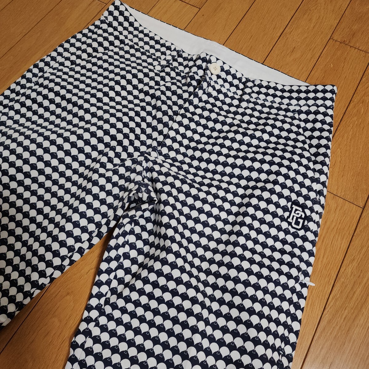 【送料無料】美品パーリーゲイツストレッチパンツ(ホワイト×ネイビー)