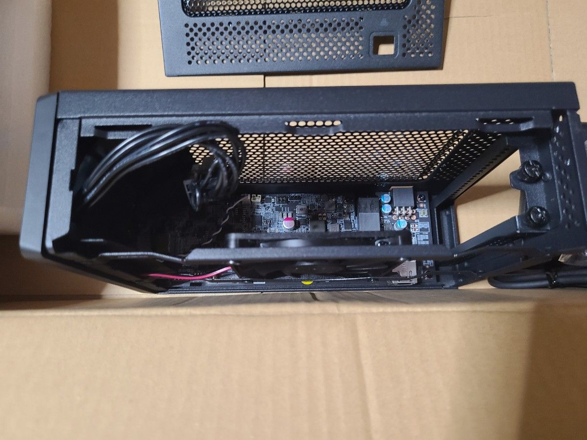 SPARKLE TBX-240FU Thunderbolt 3対応 外付け拡張ボックス SPARKLE TBX-240FU Thunderbolt 3対応 外付け拡張ボックス
