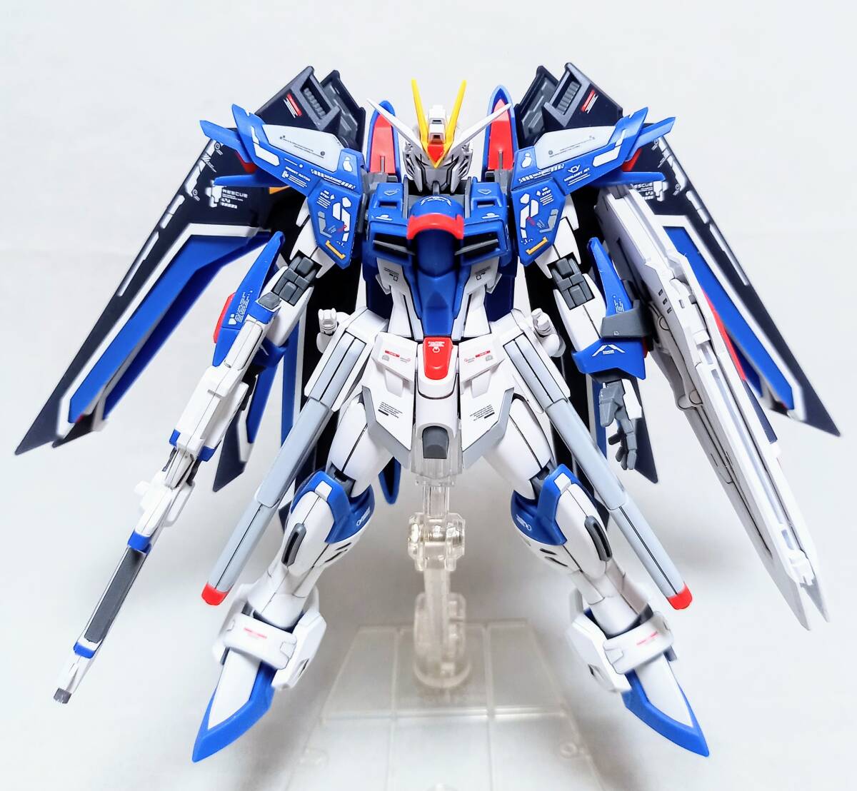 完成品 HG 1/144 ライジングフリーダムガンダム【組立て済み 完成品 HG 1/144 ライジングフリーダムガンダム【組立て済み