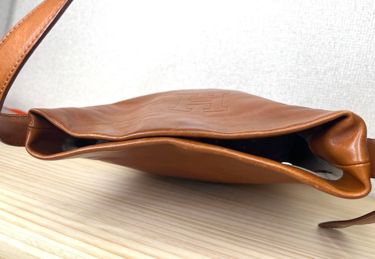 良品 HIROFU ヒロフ Hロゴ型押し 本革レザー ワンショルダー 良品 HIROFU ヒロフ Hロゴ型押し 本革レザー ワンショルダー