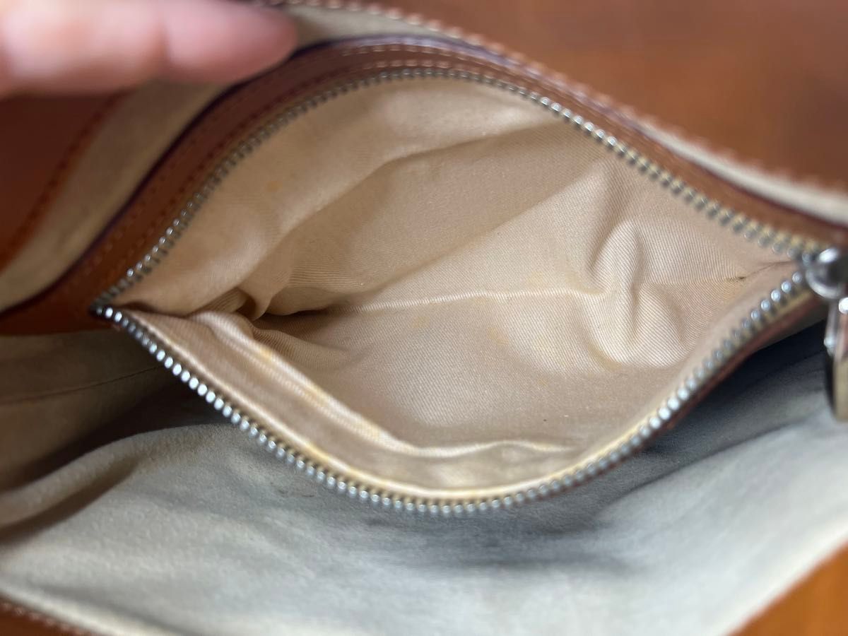 良品 HIROFU ヒロフ Hロゴ型押し 本革レザー ワンショルダー 良品 HIROFU ヒロフ Hロゴ型押し 本革レザー ワンショルダー