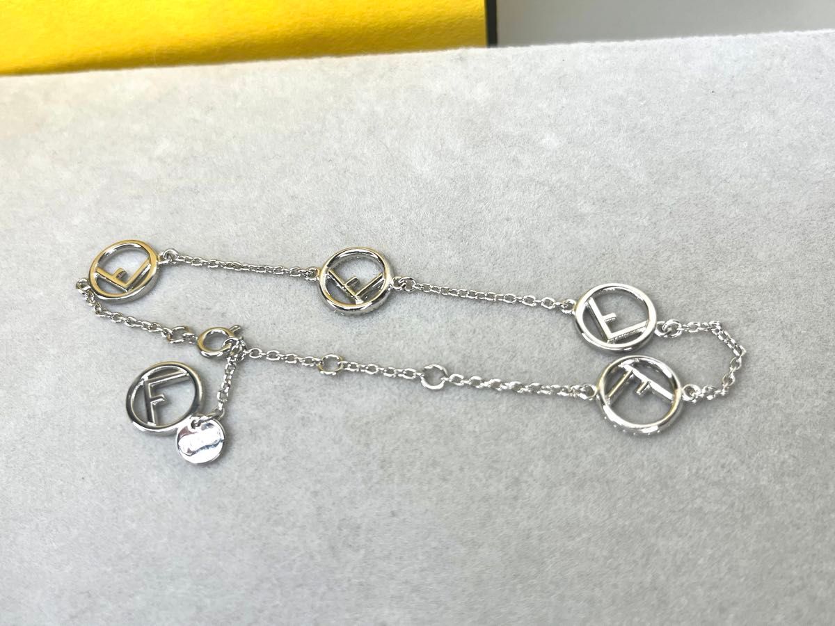 23FW【FENDI】フェンディ ファースト S シルバー FF クリスタル 超美品 FENDI エフイズ フェンディ Fロゴ ブレスレット シルバー