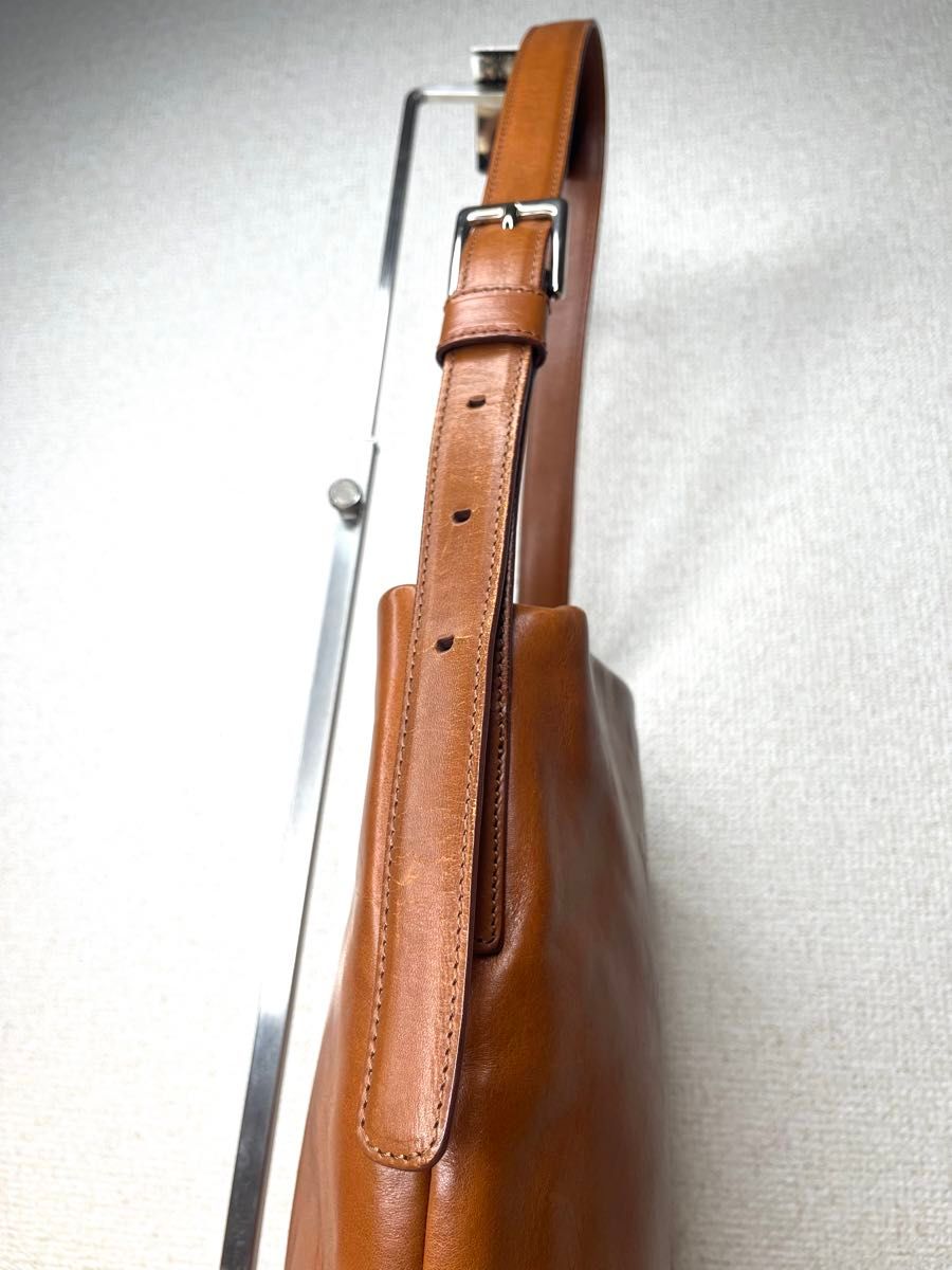 良品 HIROFU ヒロフ Hロゴ型押し 本革レザー ワンショルダー 良品 HIROFU ヒロフ Hロゴ型押し 本革レザー ワンショルダー