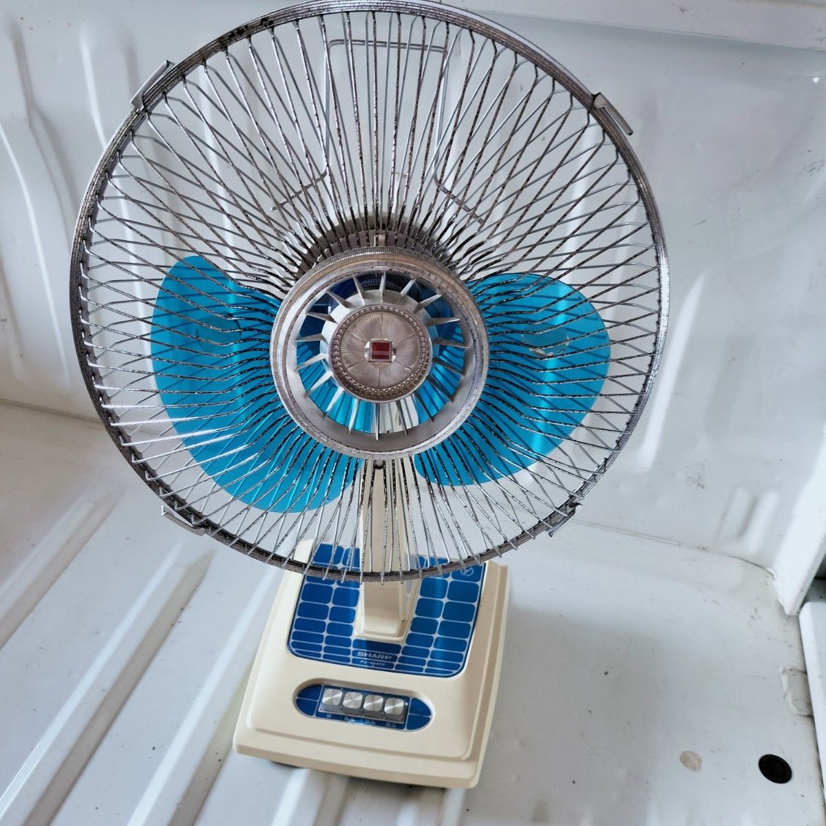 昭和レトロ】シャープ 扇風機 PJ-304TF 羽折れジャンク 部品取り 昭和レトロ】シャープ 扇風機 PJ-304TF 羽折れジャンク 部品取り