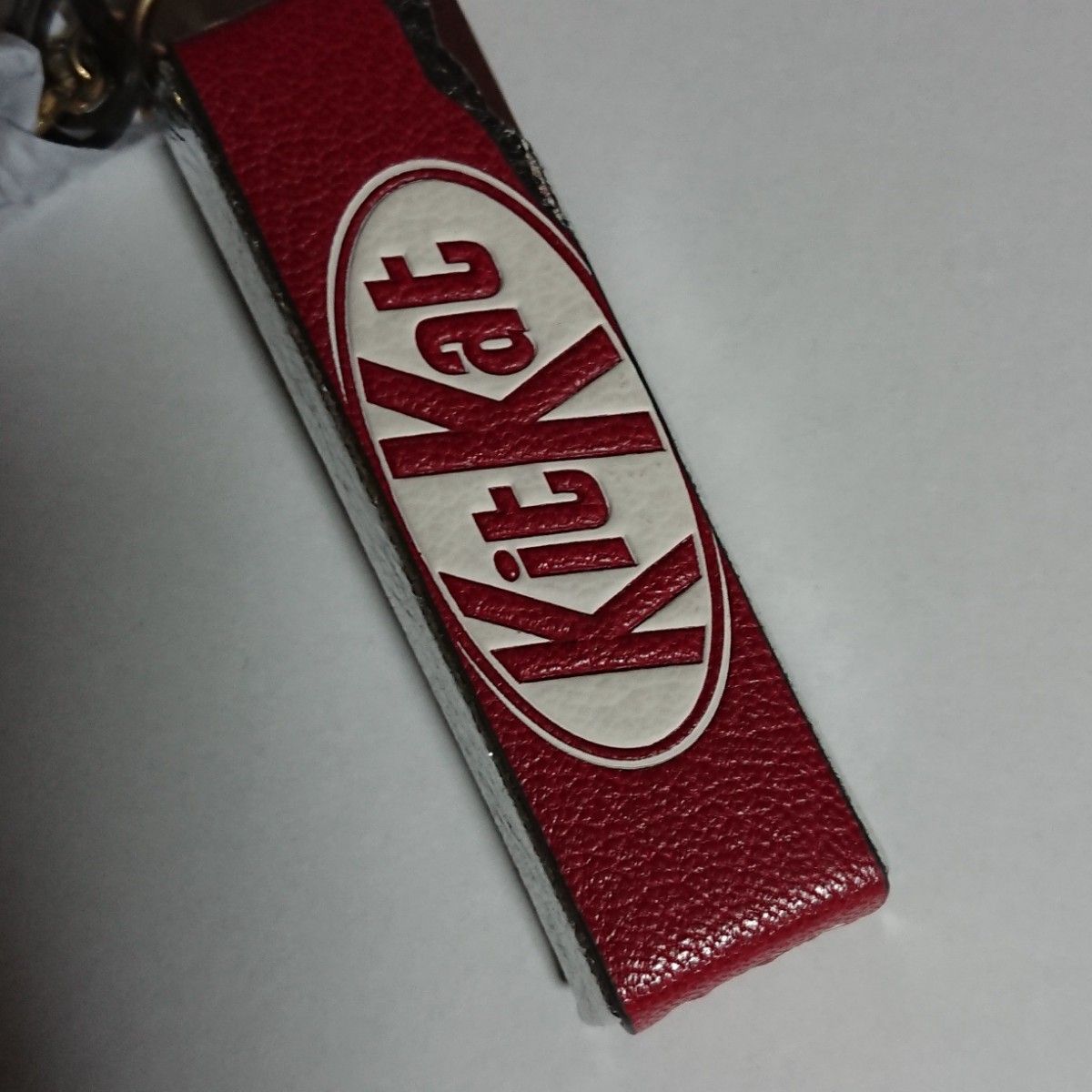 新品 アニヤハインドマーチ キットカットチャーム Kit Kat 新品 アニヤハインドマーチ キットカットチャーム Kit Kat
