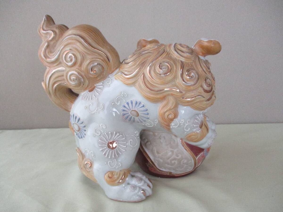 九谷焼の【獅子】 陶器製・陶芸・唐獅子・白獅子・玉乗り獅子 九谷焼の【獅子】 陶器製・陶芸・唐獅子・白獅子・玉乗り獅子