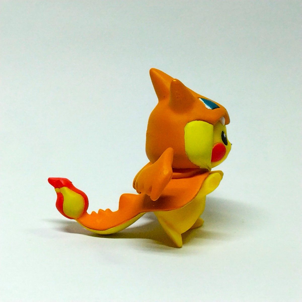 メガリザードンYのポンチョを着たピカチュウ ポケモンセンター メガリザードンYのポンチョを着たピカチュウ ポケモンセンター