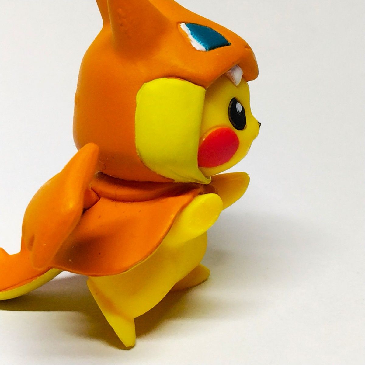 メガリザードンYのポンチョを着たピカチュウ ポケモンセンター メガリザードンYのポンチョを着たピカチュウ ポケモンセンター