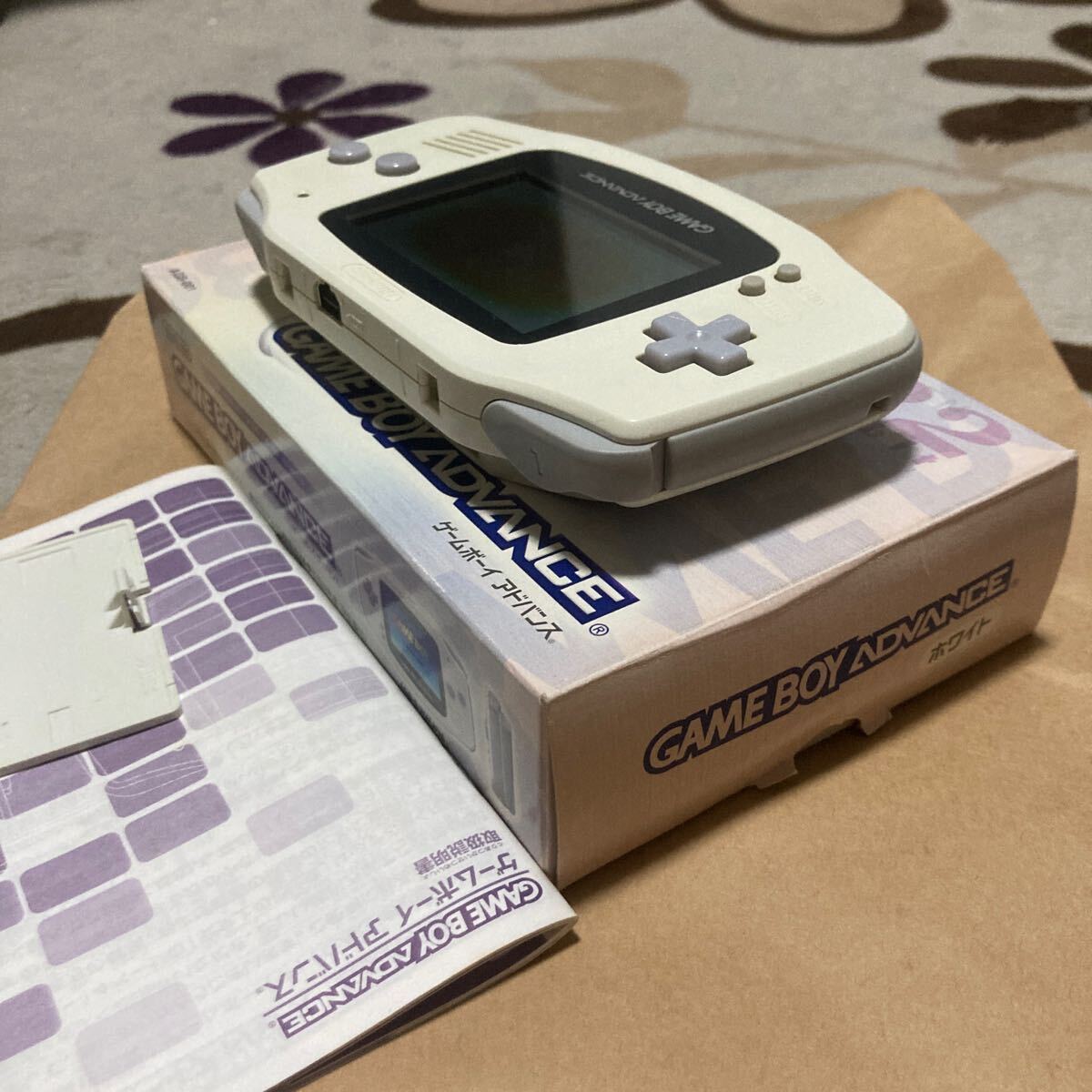 送料無料 GBA ゲームボーイアドバンス ホワイト 箱説付 AGB-001 送料無料 GBA ゲームボーイアドバンス ホワイト 箱説付 AGB-001