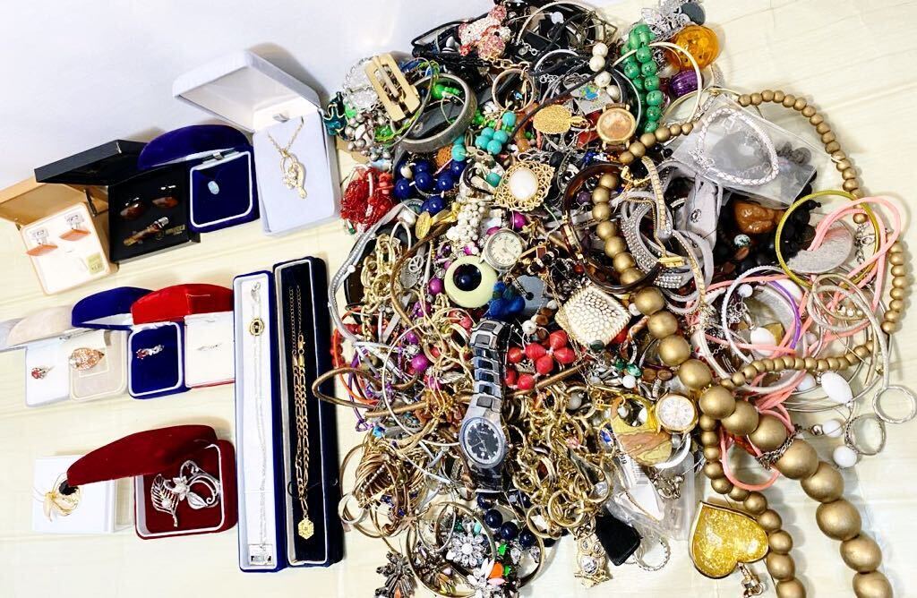 遺品整理 アクセサリー 時計 まとめ売り Yahoo!オークション - A1627 アクセサリー 大量 まとめ売り 遺品