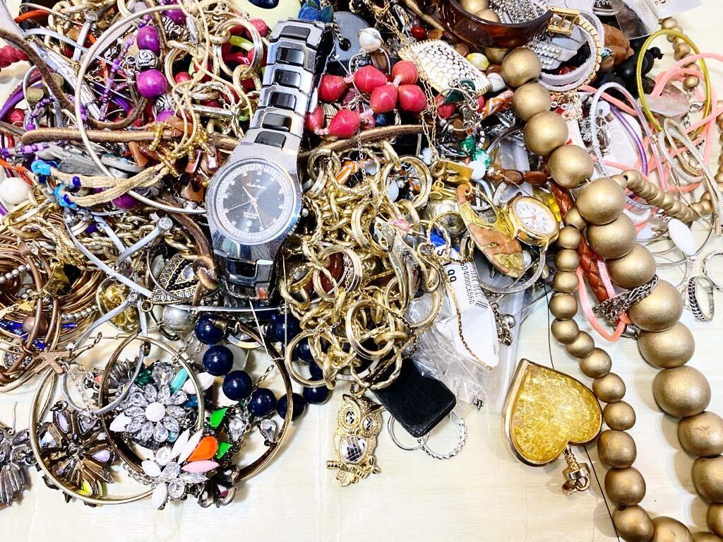 遺品整理 アクセサリー 時計 まとめ売り Yahoo!オークション - A1627 アクセサリー 大量 まとめ売り 遺品