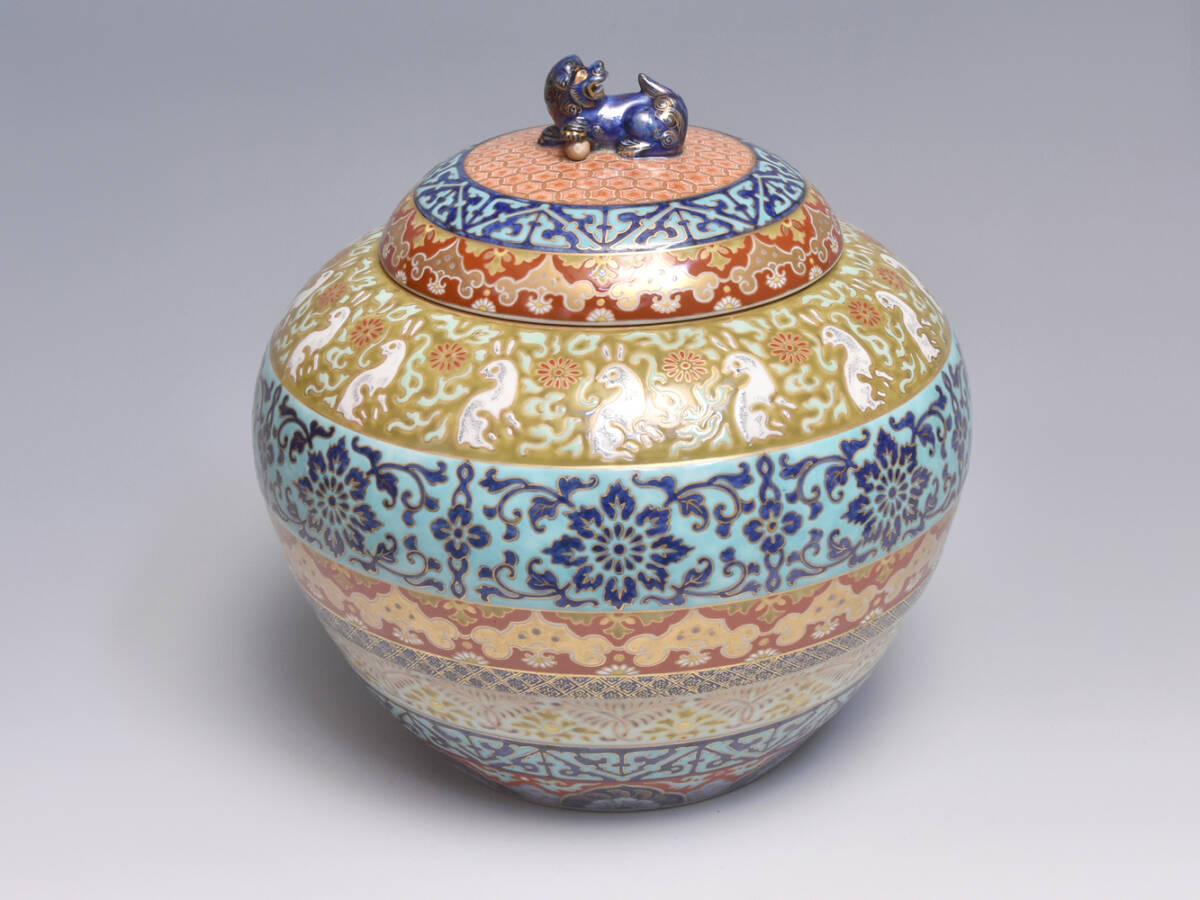 旧宮家伝来 所載品類似品 明治期 オールド香蘭社 色絵玉取獅子文 旧宮家伝来 所載品類似品 明治期 オールド香蘭社 色絵玉取獅子文