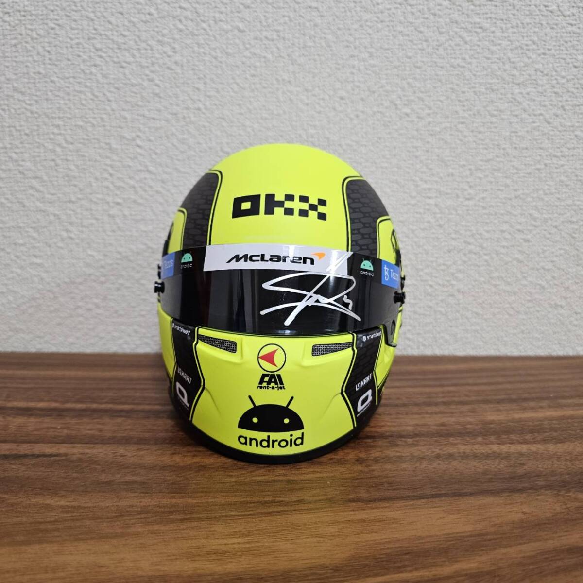 ランド・ノリス マクラーレン 直筆サイン入り 1/2 F1ミニ ランド・ノリス マクラーレン 直筆サイン入り 1/2 F1ミニ