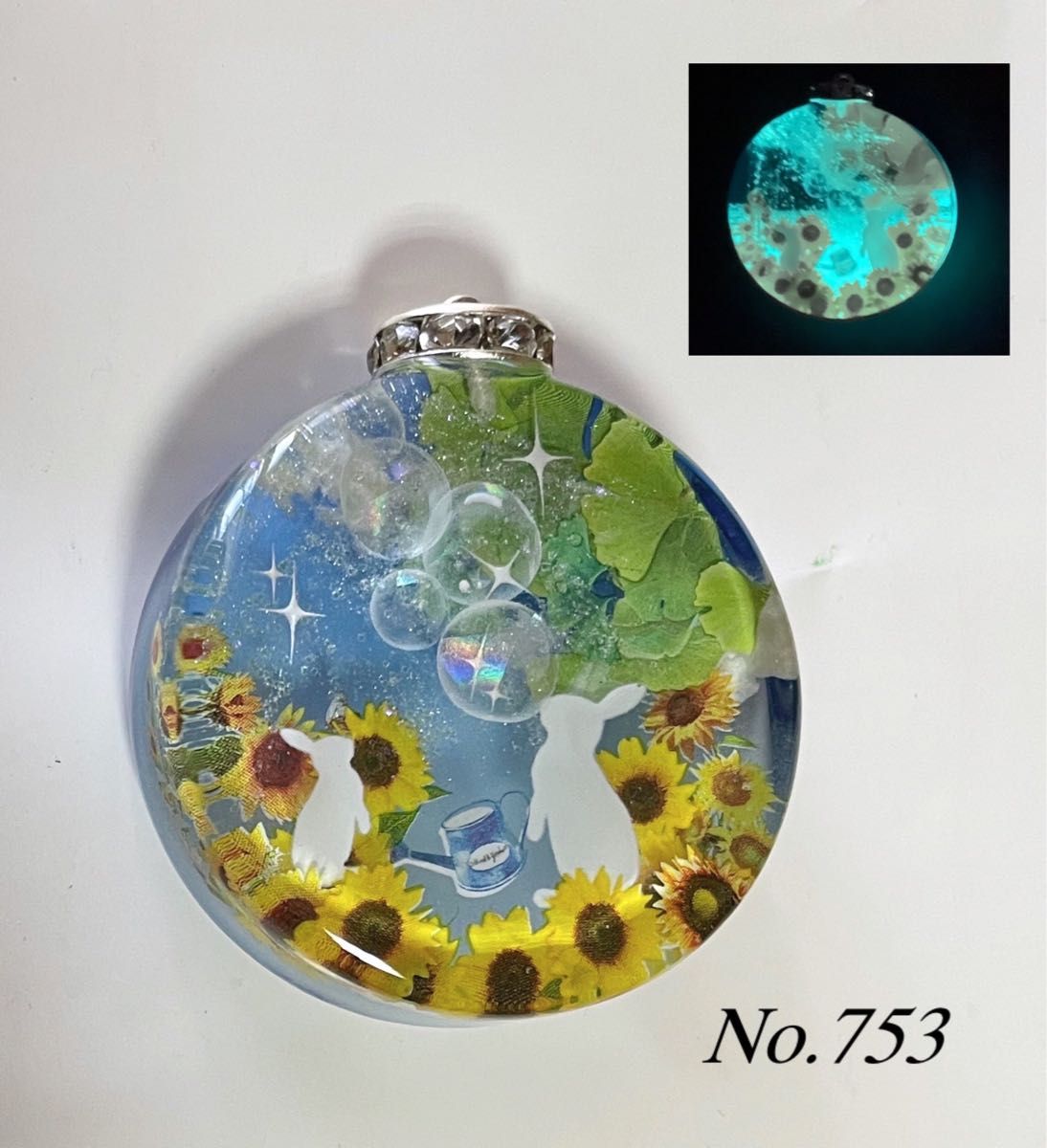 cherry/幻想の親子うさぎ 蓄光 オルゴナイトネックレス 展示用/レジン/夏の朝の親子うさぎ 蓄光 オルゴナイトネックレス