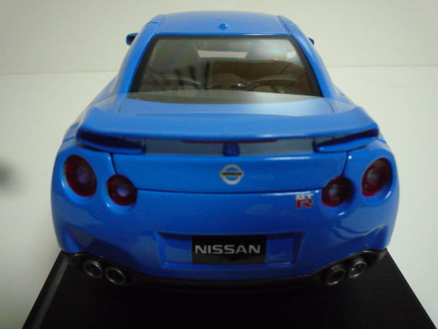  Maisto 1/18*2009 Nissan GT-R(R35) *2009 Nissan GT-R (R35)