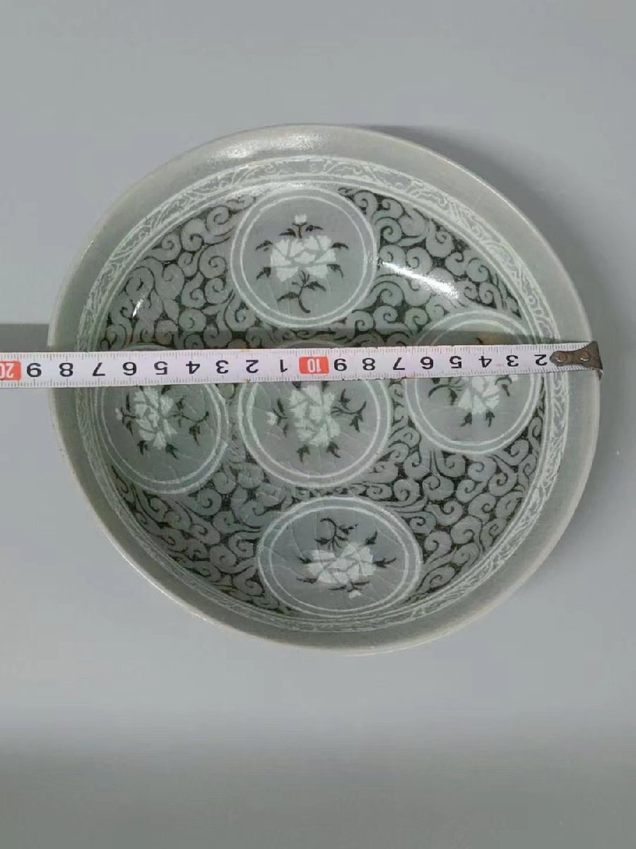 韓国美術　高麗青磁　黒白象嵌　花卉文　香合　時代　古物　朝鮮古陶磁 ☆朝鮮 高麗磁 朝鮮古陶磁器 古高麗 高麗青磁黒白象嵌花卉紋碗