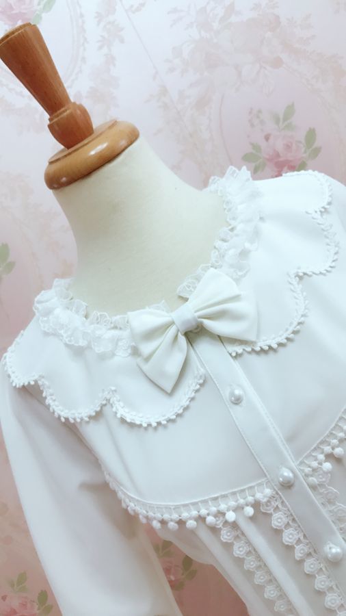  new goods Lolita race tops shirt blouse . series retro bell * sleeve long sleeve formal frill slim elegant white 