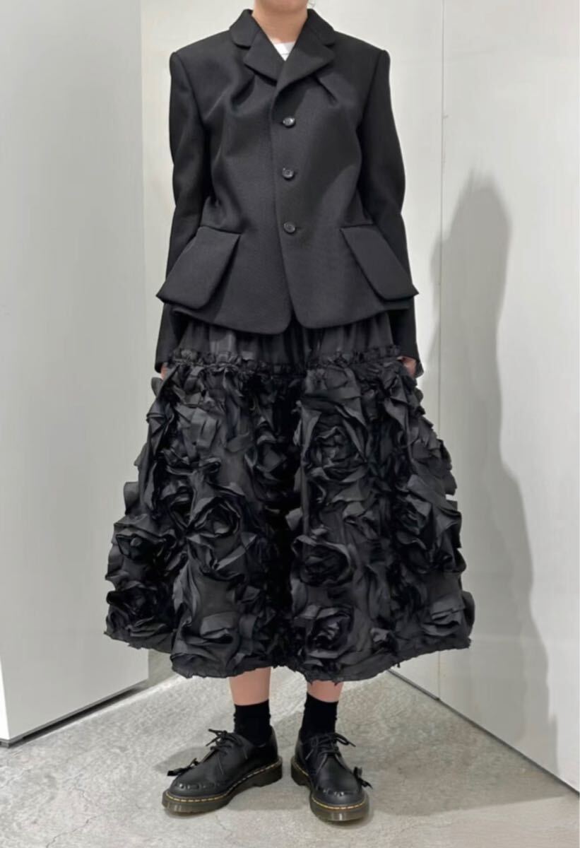 2023aw コムデギャルソン コムコム 立体薔薇バラ 花装飾スカート 2023aw コムデギャルソン コムコム 立体薔薇バラ 花装飾スカート