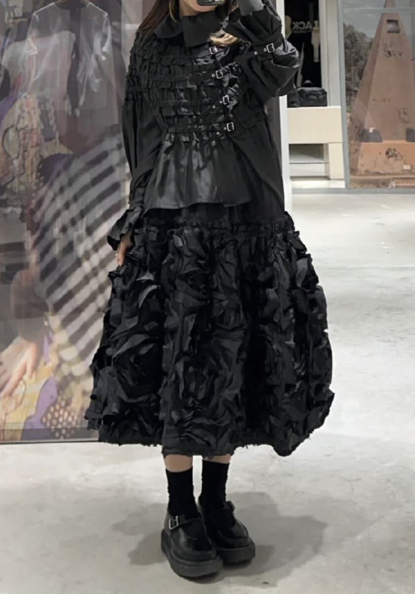 2023aw コムデギャルソン コムコム 立体薔薇バラ 花装飾スカート 2023aw コムデギャルソン コムコム 立体薔薇バラ 花装飾スカート