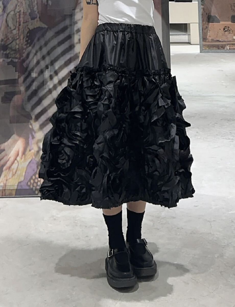 2023aw コムデギャルソン コムコム 立体薔薇バラ 花装飾スカート 2023aw コムデギャルソン コムコム 立体薔薇バラ 花装飾スカート