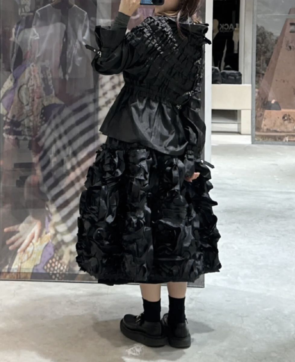 2023aw コムデギャルソン コムコム 立体薔薇バラ 花装飾スカート 2023aw コムデギャルソン コムコム 立体薔薇バラ 花装飾スカート