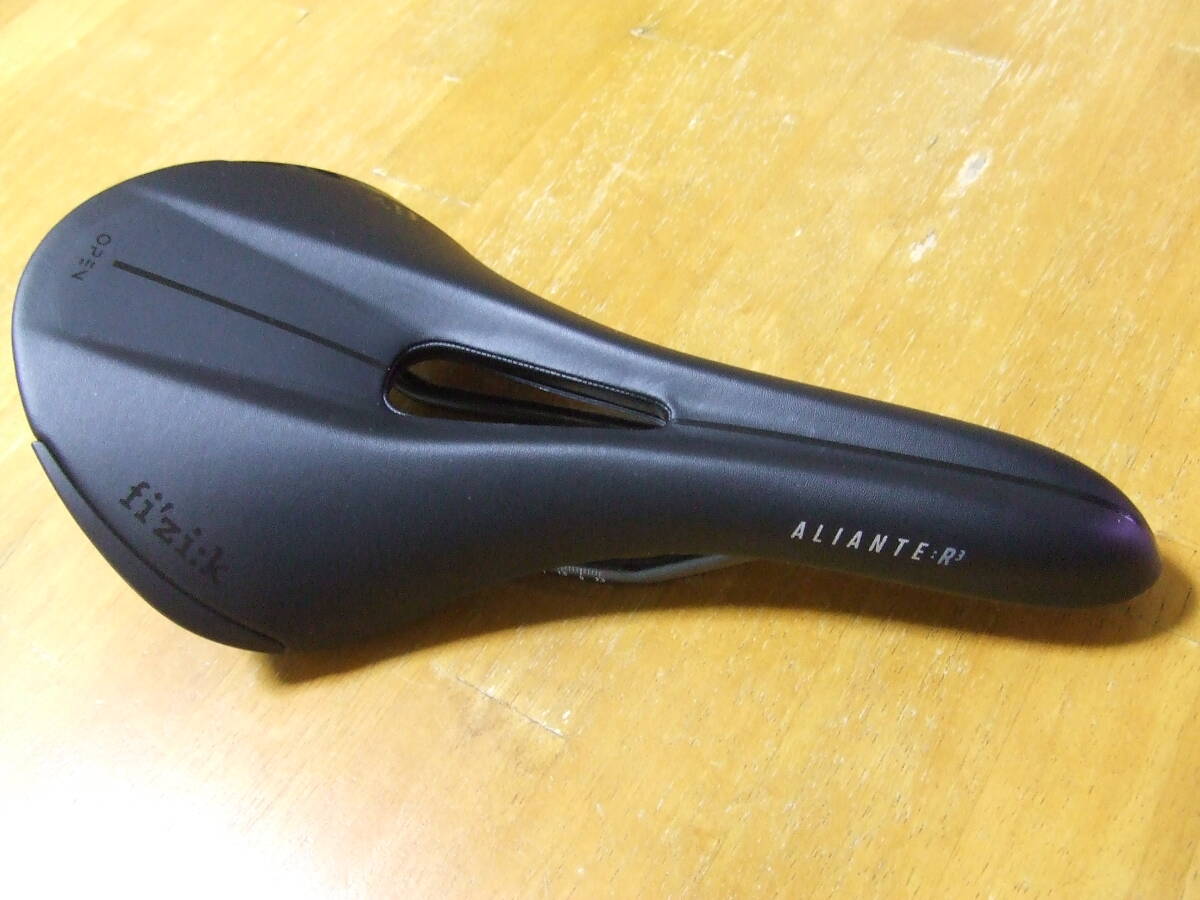 フィジーク サドル　ALIANTE R3 OPEN レギュラー 【中古・廃版アイテム・状態良好】