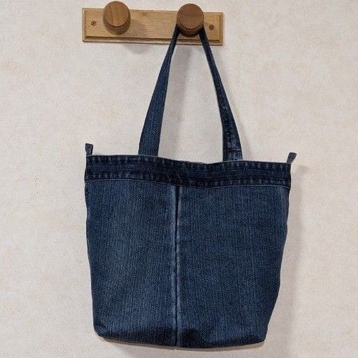 USEDデニムの縦型肩がけバッグ((ハンドメイド))★デニムリメイク★手提げバッグ トートバッグ ミドルブルー USEDデニムの縦型肩がけバッグ((ハンドメイド))★デニムリメイク★手提げバッグ トートバッグ ミドルブルー