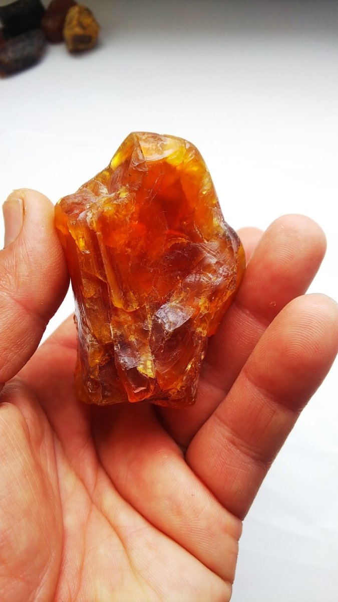 岩手産(久慈地方)琥珀 48g。 | barkersfurniture.com.au