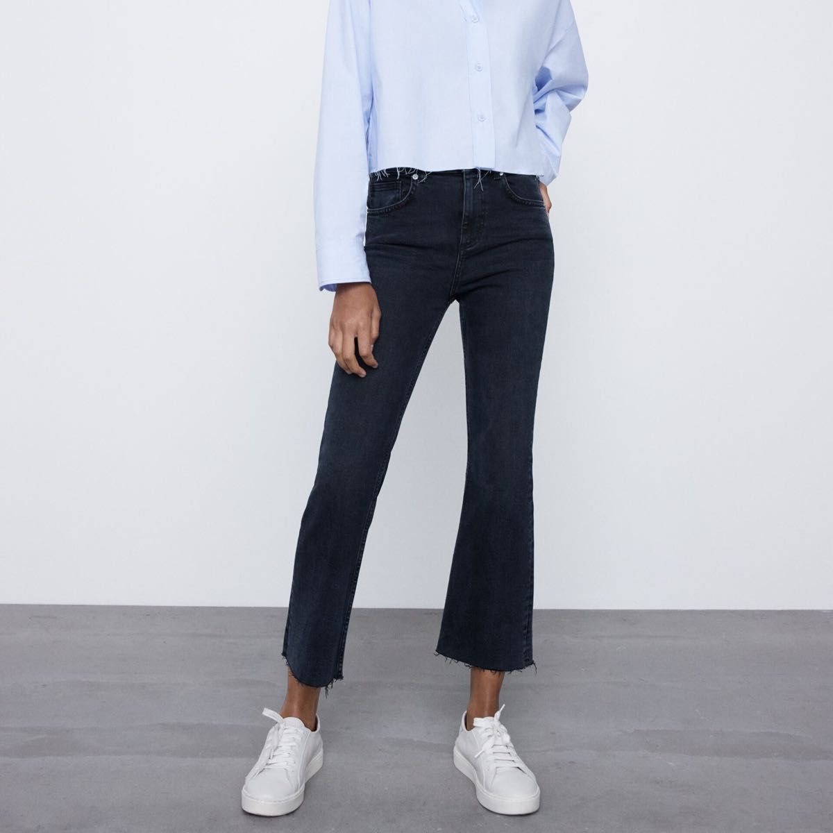 ZARA フレアデニム パンツ ブラックデニム 36 ジーンズ ZARA フレアデニム パンツ ブラックデニム 36 ジーンズ