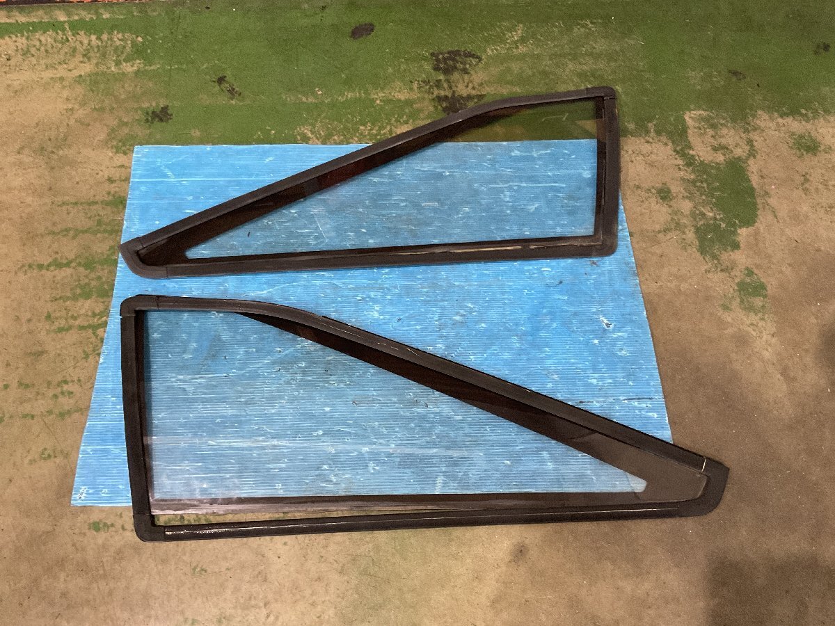 トヨタ AE86 トレノ クーペ クォーターガラス 左右 モール付 (E1-411 120197)