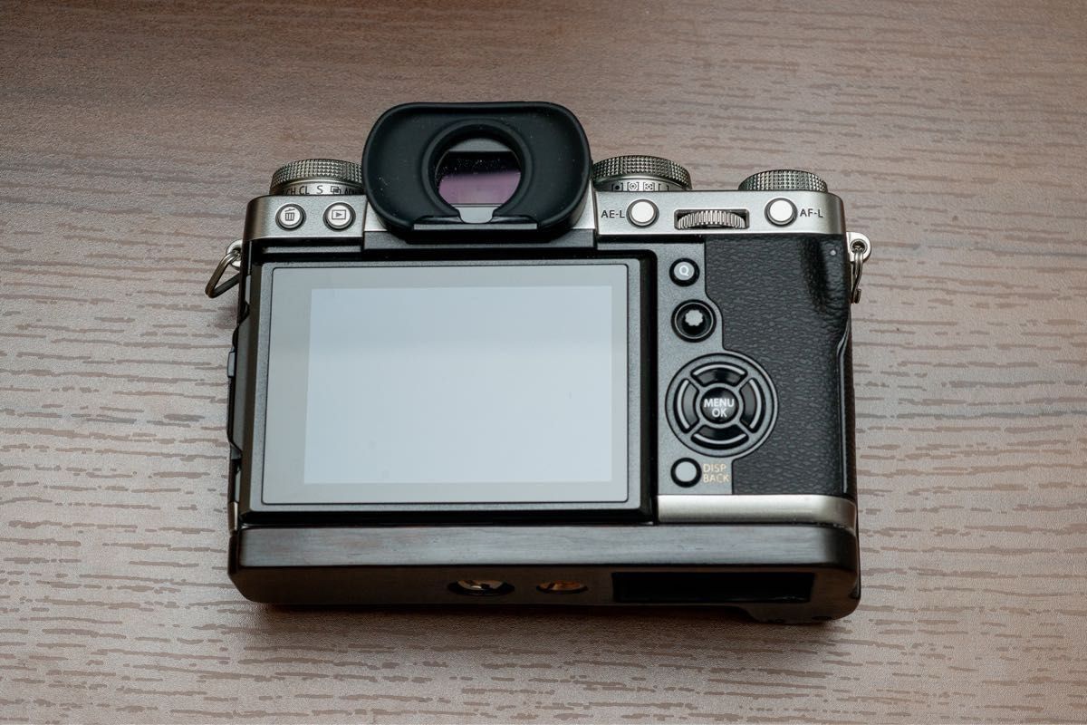 シャッター回数少】富士フイルム X-T3 ボディ シルバー(純正 シャッター回数少】富士フイルム X-T3 ボディ シルバー(純正