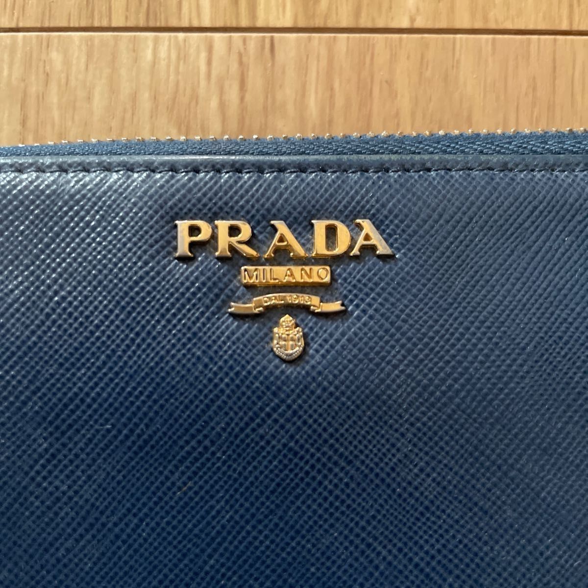 PRADA プラダ 希少ネイビー ブルー 長財布 ラウンドファスナー PRADA プラダ 希少ネイビー ブルー 長財布 ラウンドファスナー