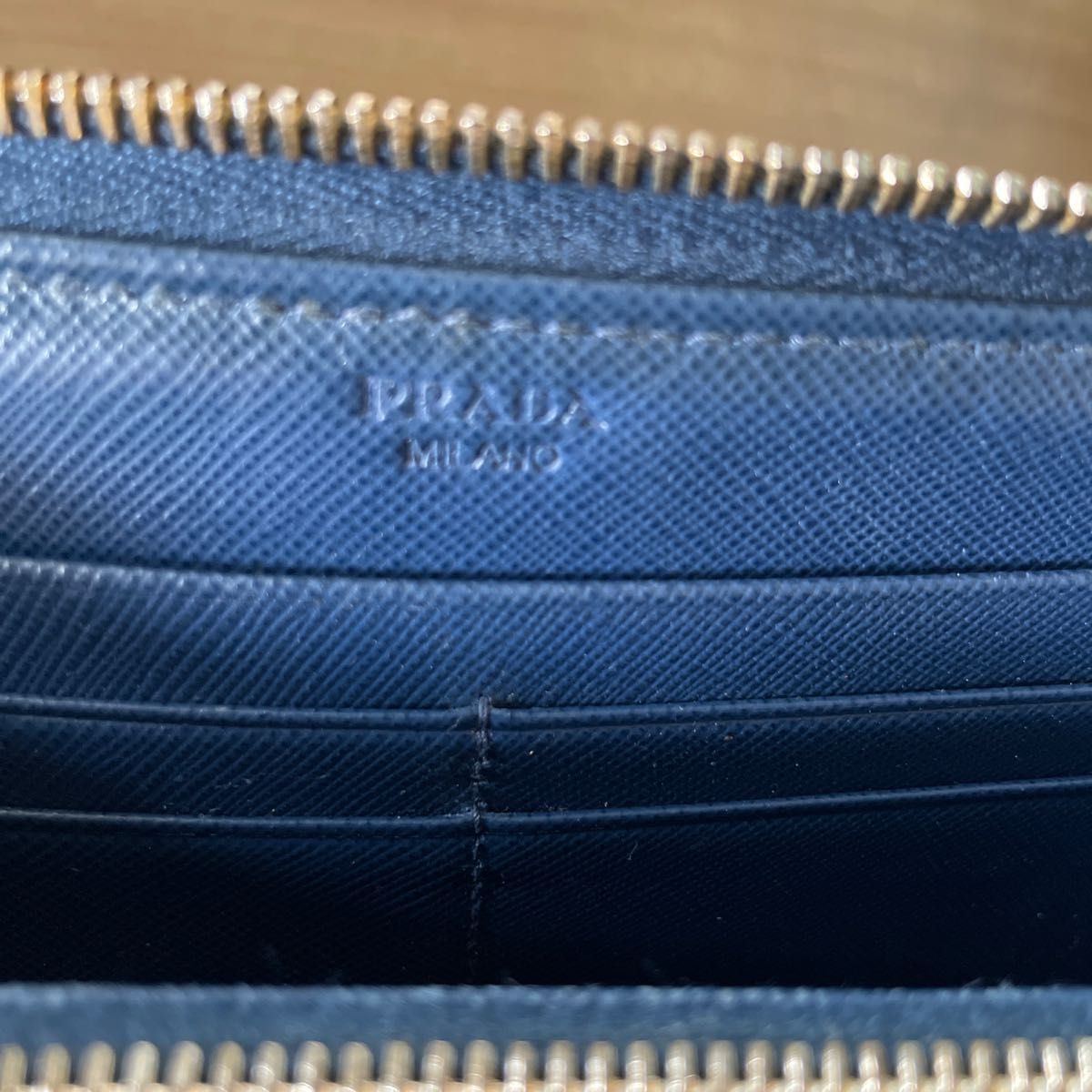 PRADA プラダ 希少ネイビー ブルー 長財布 ラウンドファスナー PRADA プラダ 希少ネイビー ブルー 長財布 ラウンドファスナー