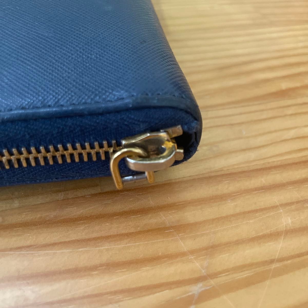 PRADA プラダ 希少ネイビー ブルー 長財布 ラウンドファスナー PRADA プラダ 希少ネイビー ブルー 長財布 ラウンドファスナー