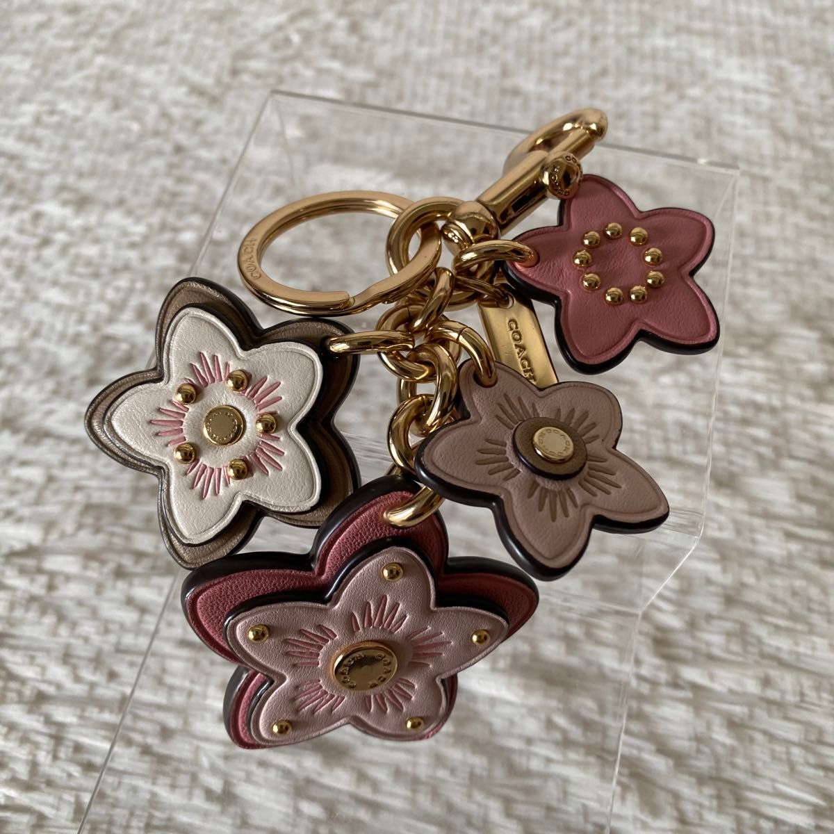 希少 美品 【COACH】コーチ 花柄 ティーローズ チャーム 希少 美品 【COACH】コーチ 花柄 ティーローズ チャーム