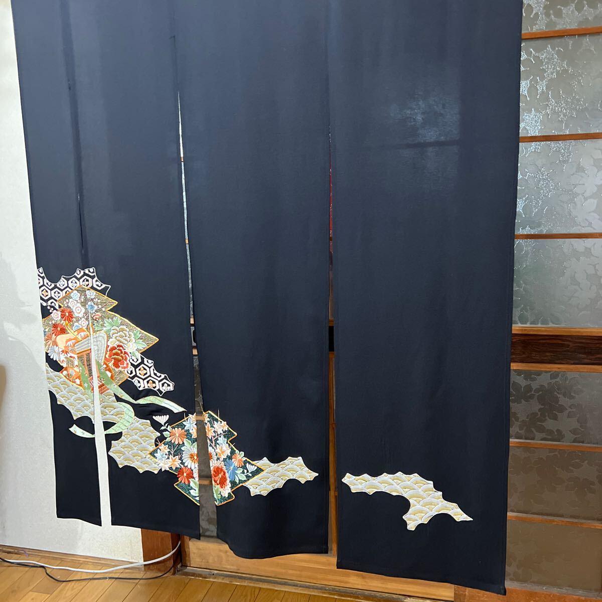 御所車~横ー99丈ー135'着物リメイクーのれん黒留袖 ! 家具 御所車~横ー99丈ー135'着物リメイクーのれん黒留袖 ! 家具