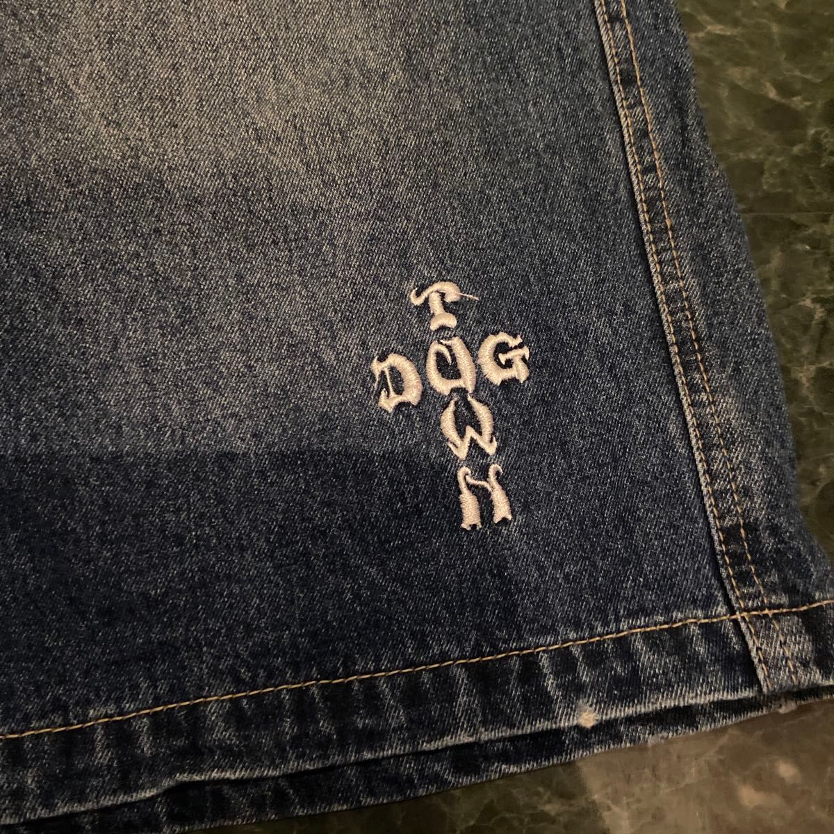 希少00s美品 DOG TOWN 極太 ロゴ刺繍バギーハーフデニム B系Y2K 希少00s美品 DOG TOWN 極太 ロゴ刺繍バギーハーフデニム B系Y2K