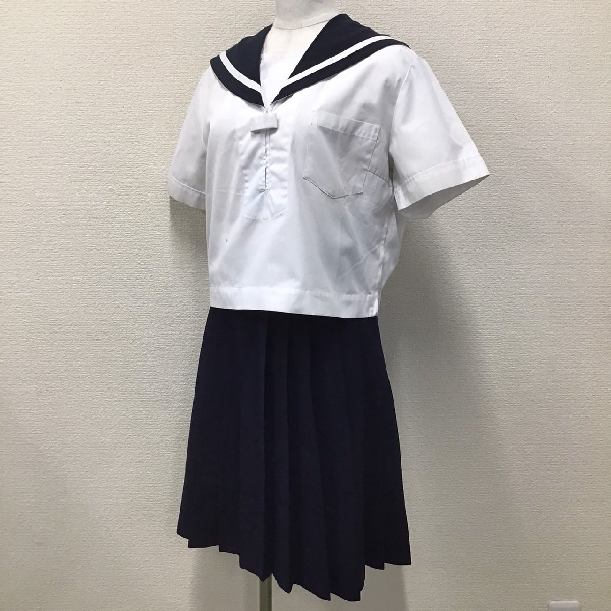 O156 (中古) 校名不明 セーラー服 上下セット /M/W64/L53 O156 (中古) 校名不明 セーラー服 上下セット /M/W64/L53