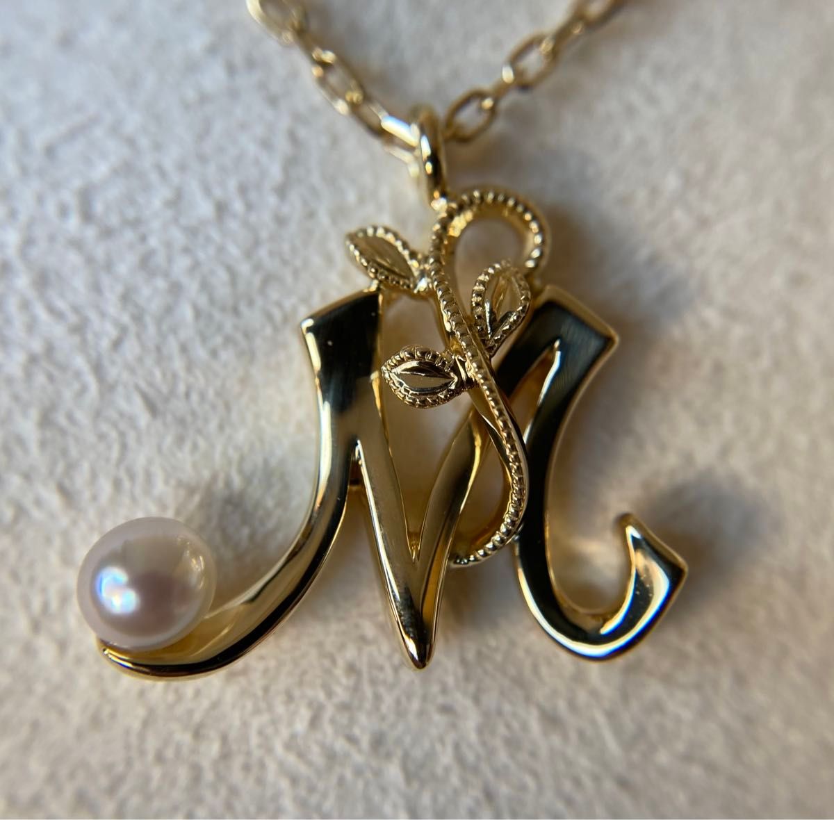 MIKIMOTO ミキモト 1Pパール 真珠 イニシャル「M」 リーフ MIKIMOTO ミキモト 1Pパール 真珠 イニシャル「M」 リーフ