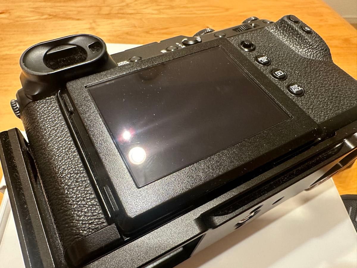 GFX50R 社外グリップ付き 別出品にて純正バッテリー2個セット GFX50R 社外グリップ付き 別出品にて純正バッテリー2個セット