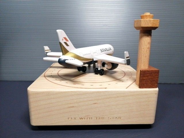送料無料 スターラックス航空 木製オルゴール Music Box 音楽 送料無料 スターラックス航空 木製オルゴール Music Box 音楽
