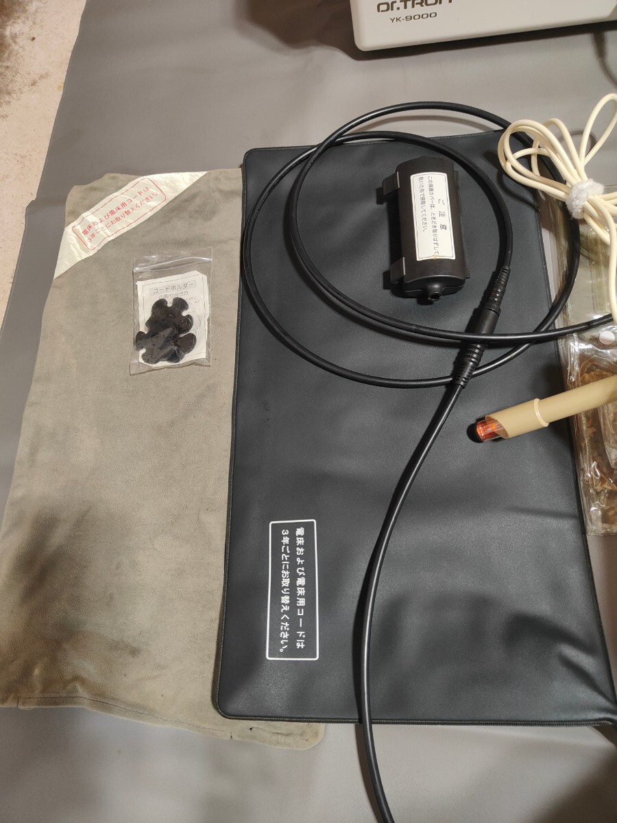 送料無料 電位治療器 ドクタートロン YK-9000 人気の白 電圧3 送料無料 電位治療器 ドクタートロン YK-9000 人気の白 電圧3