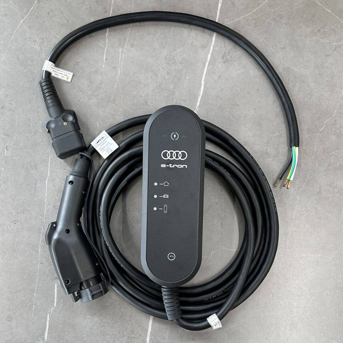 美品】AUDI 純正 e-tron Charging Kit Plus8Kw|Yahoo!フリマ 美品】AUDI 純正 e-tron Charging Kit Plus8Kw|Yahoo!フリマ