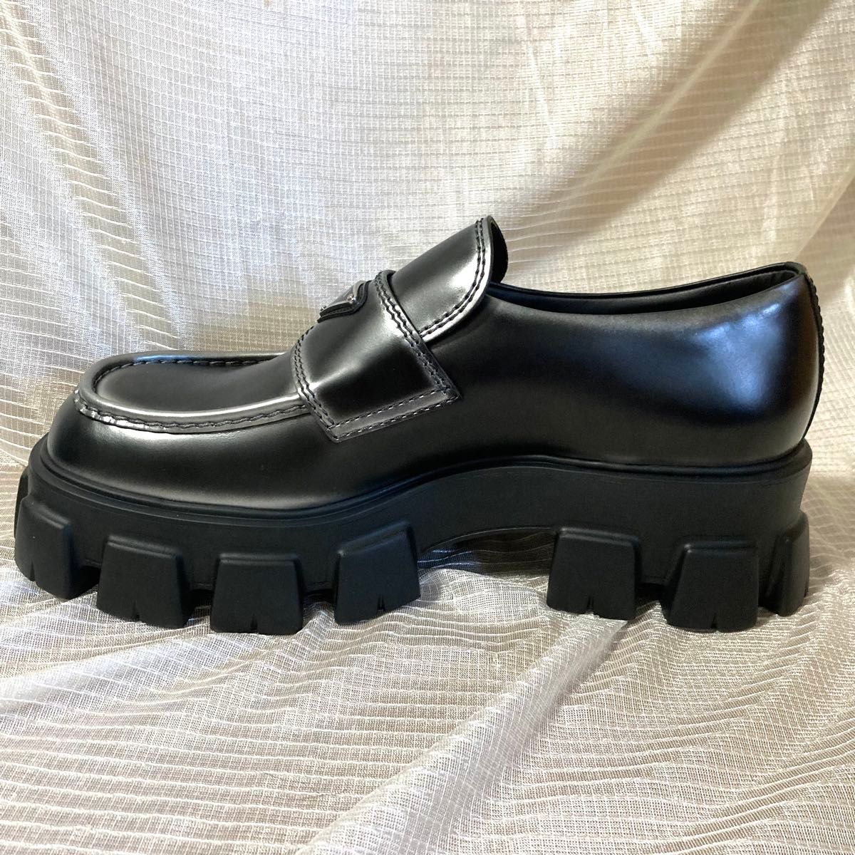 新品 未使用品 PRADAプラダ モノリス ローファー 2DE129 新品 未使用品 PRADAプラダ モノリス ローファー 2DE129