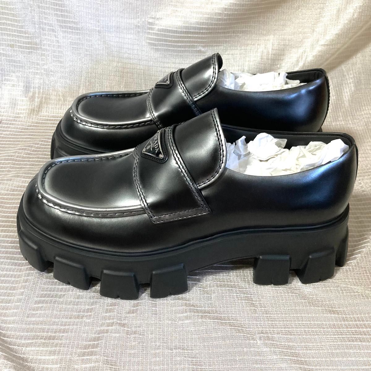 新品 未使用品 PRADAプラダ モノリス ローファー 2DE129 新品 未使用品 PRADAプラダ モノリス ローファー 2DE129