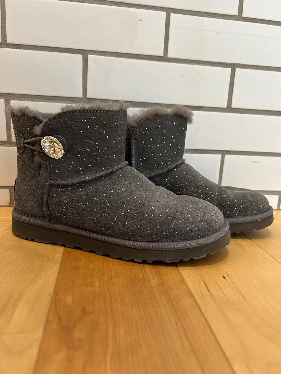 速達可】UGG × スワロフスキー ムートン ブーツ|Yahoo!フリマ 速達可】UGG × スワロフスキー ムートン ブーツ|Yahoo!フリマ
