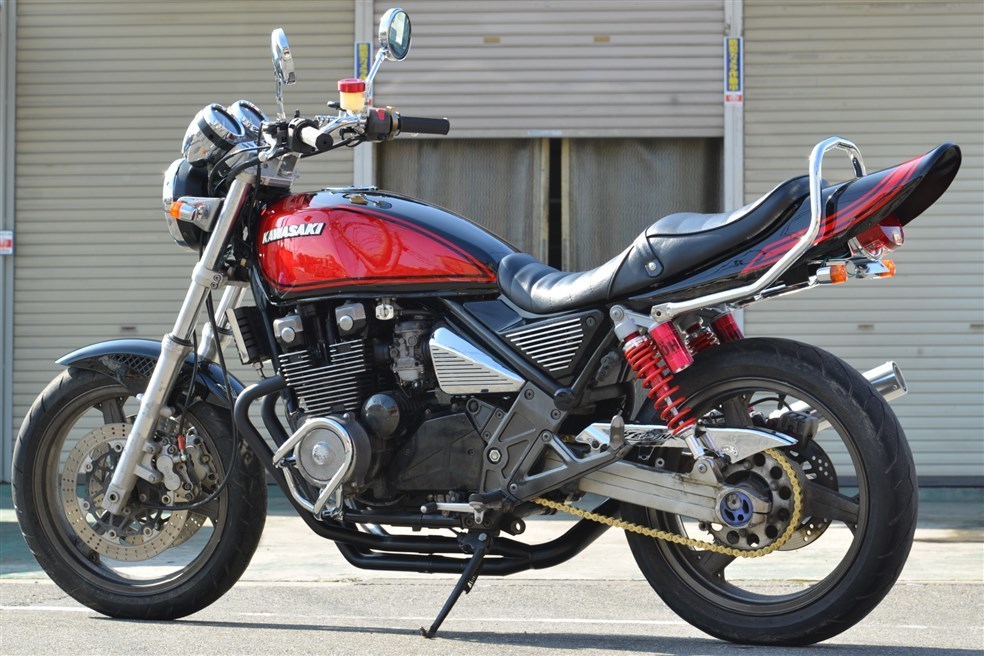 Z2テールカウル 黒 金 ゼファー400Χ /未使用ZR400G 塗立て Z2テールカウル 黒 金 ゼファー400Χ /未使用ZR400G 塗立て