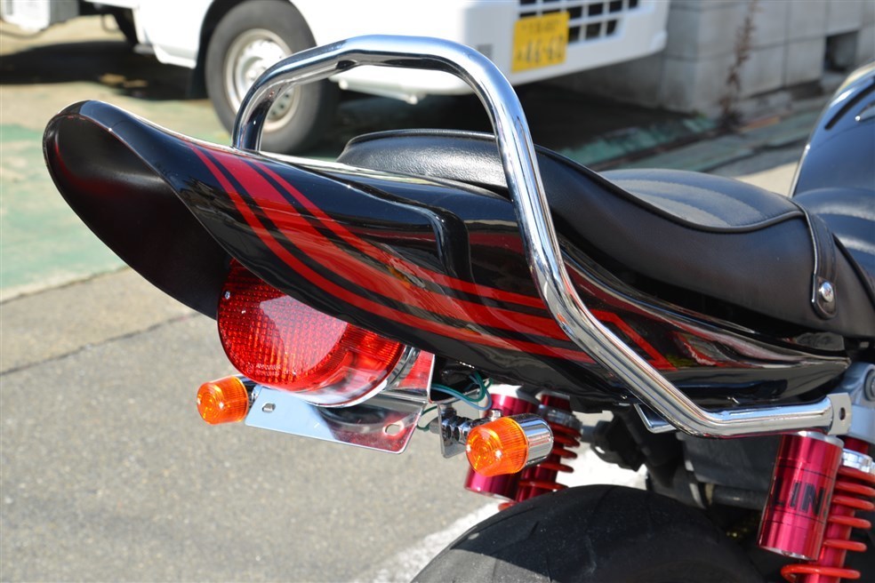 Z2テールカウル 黒 金 ゼファー400Χ /未使用ZR400G 塗立て Z2テールカウル 黒 金 ゼファー400Χ /未使用ZR400G 塗立て