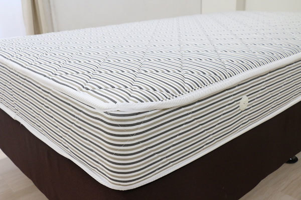 在庫限り 新品未使用アウトレット品 ストライプ柄のボンネル 在庫限り 新品未使用アウトレット品 ストライプ柄のボンネル