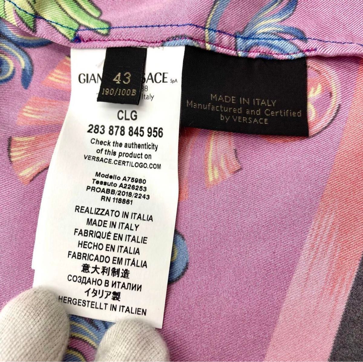 激レア【極美品】VERSACE ヴェルサーチ シャツ 長袖 総柄 シルク 激レア【極美品】VERSACE ヴェルサーチ シャツ 長袖 総柄 シルク